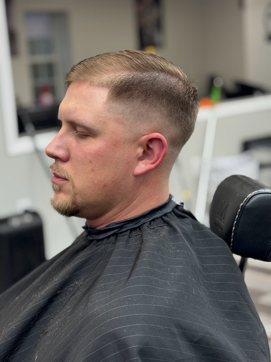Short taper with a side part